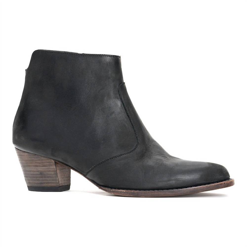 NEW ESQUIVEL jane boot in black leather